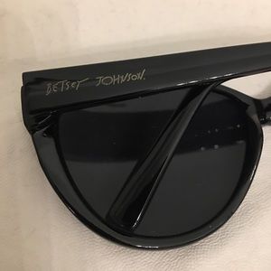 Betsey Johnson big sunglasses 💕